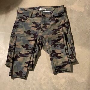 ACCENT Camo pants ~ Size M